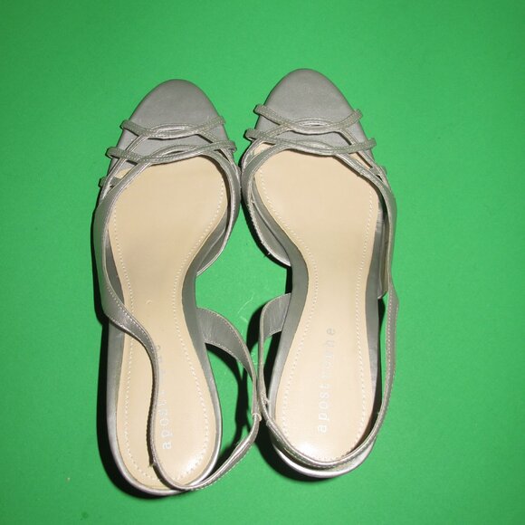 APOSTROPHE SILVER LEATHER OPEN TOE SLINGBACK SANDALS Sz 9.5 - Picture 3 of 6